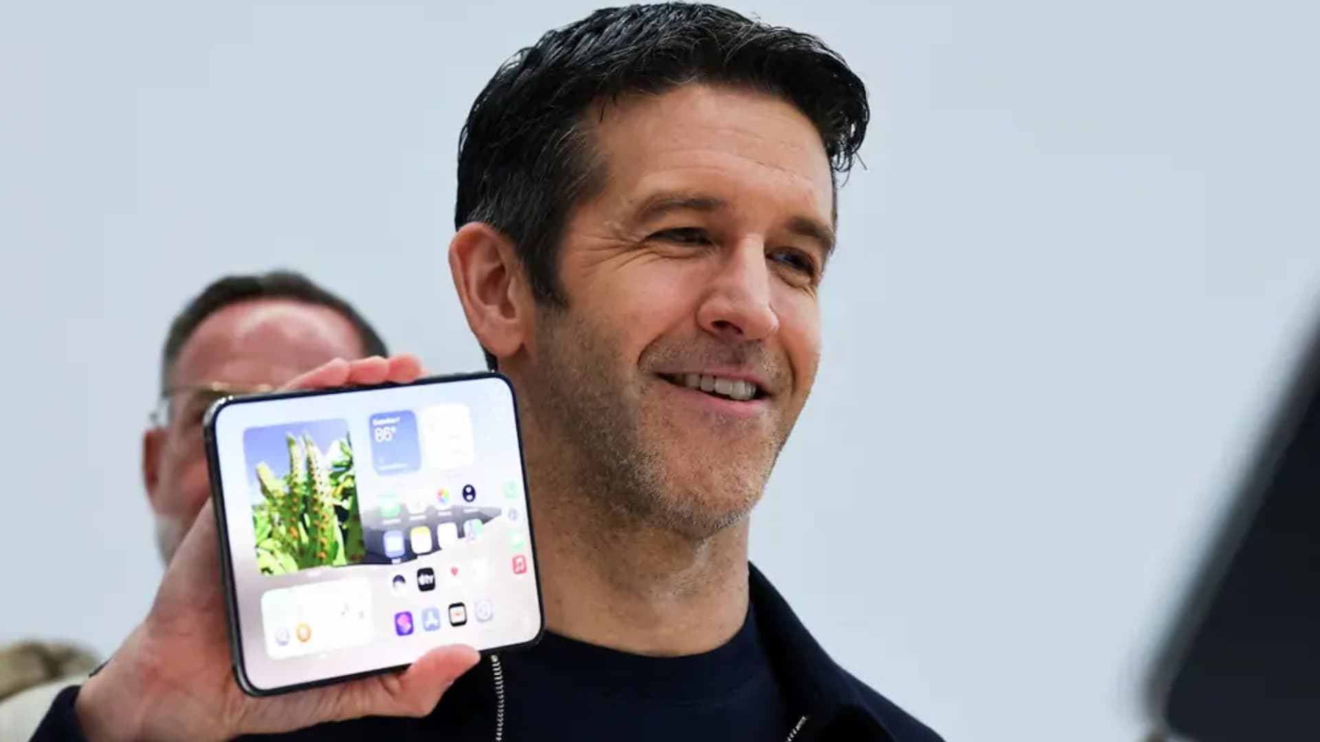 Apple представила свой первый складной iPhone