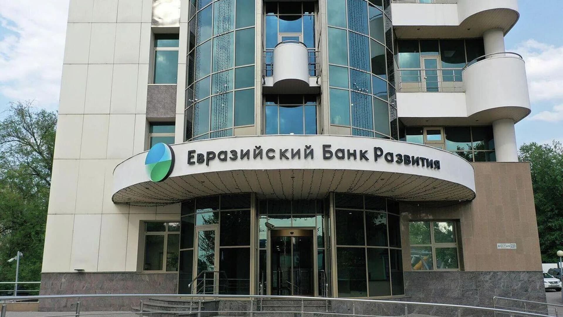 Таджикистан планирует направить до 1 ГВт «зеленой» энергии на развитие ИИ – Банк
