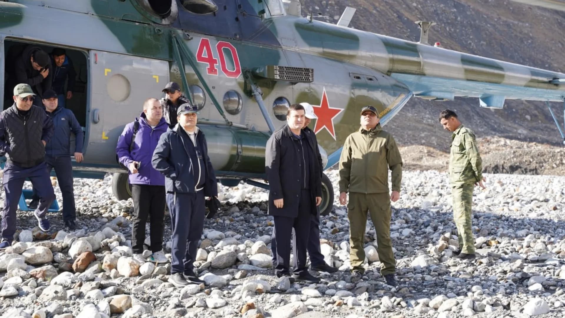 Президент НАНТ посетил Зарафшанский ледник для изучения его состояния